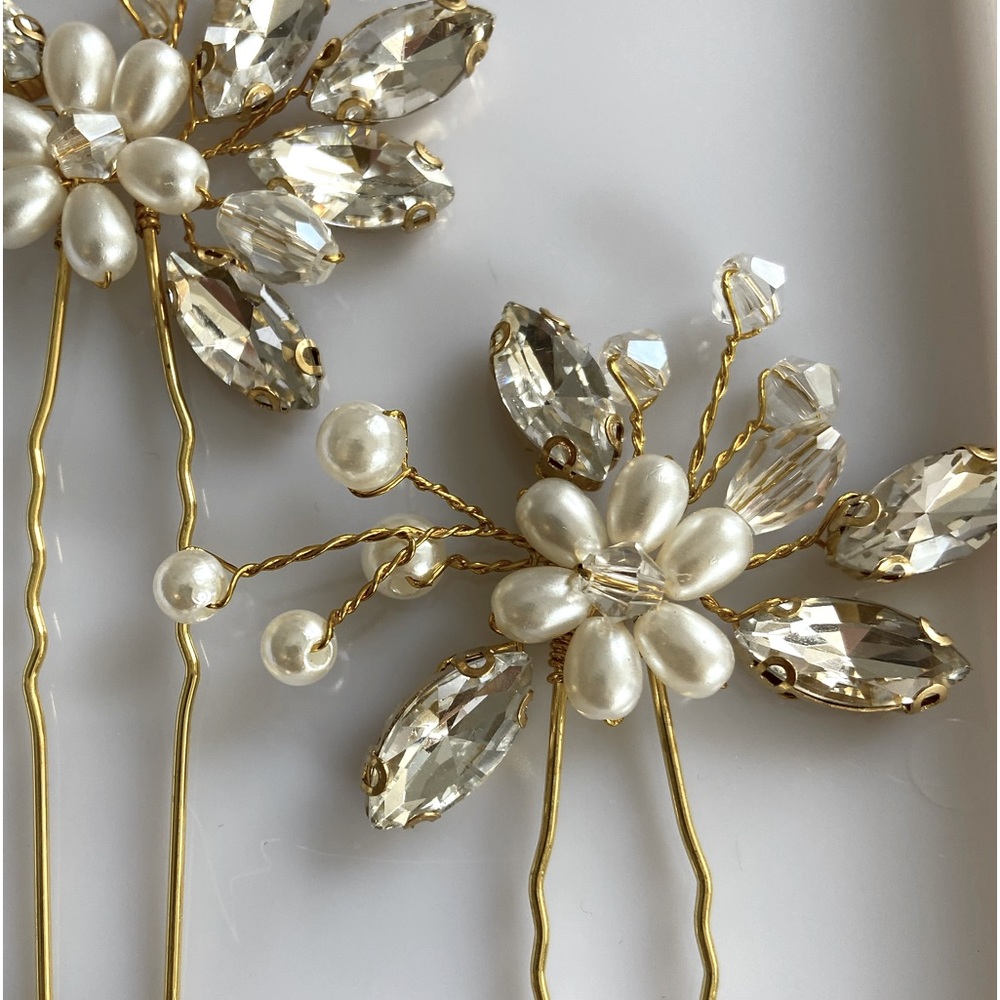 Goldtone rhinestone and pearl hair combs and pins. NWT
